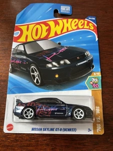 Hot Wheels 2025 Mainline 70er VS 90s Nissan Skyline GT-R BCNR33 blau HKS #144 - Bild 1 von 1