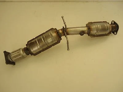 2004 2005 2006 2007 2008 2009 2010 Volvo S40 2.4L L5 Sulev Catalytic Converter Foto 1 de 4