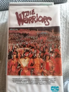 VHS Rarität: DIE WARRIORS (1979) AB 18J UNCUT CIC ERSTAUFLAGE - Bild 1 von 2