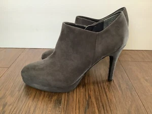 LIZ CLAIBORNE ANKLE BOOTIES HEELS SIDE ZIPPER Womens SIZE 7.5M- Gray Faux Suede - Picture 1 of 7