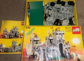 VINTAGE LEGO 1984 King's Castle 6080 (some missing Pieces) Box Damaged