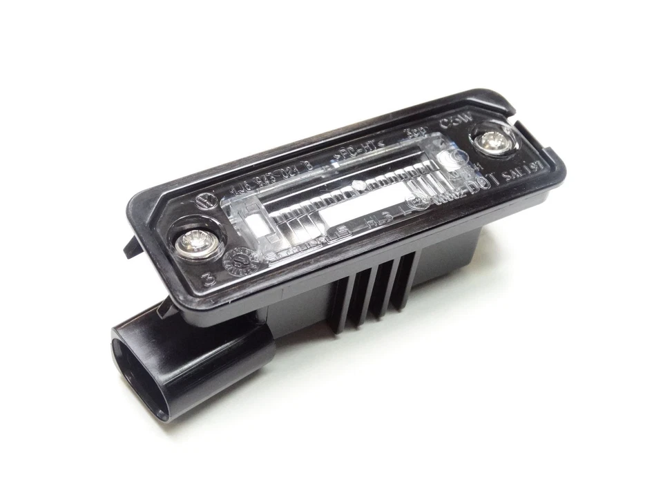 Illuminazione targa originale VW Volkswagen Polo IV 9N3 3D0943021A - Immagine 1 di 1
