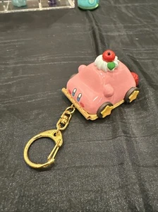 Kirby Auto Schlüsselanhänger - Dessert Kuchen Auto Limitiert KIRBY CAFE Merch Nintendo Japan NEU! - Bild 1 von 6