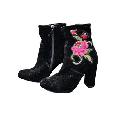 Botas de tornozelo femininas Merona preto rosa bordado camurça salto alto tamanho 6.5 - Imagem 1 de 4