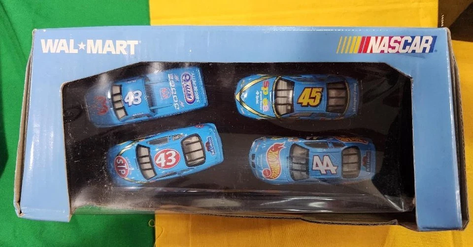 JUEGO DE CAJA HOT WHEELS 50 ANIVERSARIO PETTY RACING, NASCAR, RICHARD PETTY RACING Foto 1 de 4