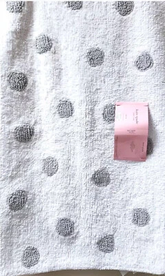 ALFOMBRA DE BAÑO KATE SPADE 100% ALGODÓN BLANCO Y GRIS LUNARES 21" X34" Nueva con etiquetas Foto 1 de 2