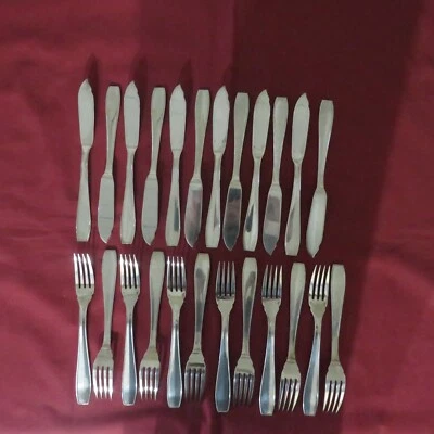 12 Forchette E 12 Coltelli Da Pesce In Metallo Argentato Christofle Modello Vega - Immagine 1 di 4