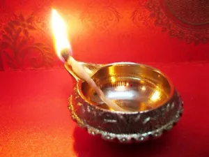 Kuber Brass Lamp Oil Diyas Diya Hindu Puja Religious Temple Wealth Prosperity - Picture 1 of 2
