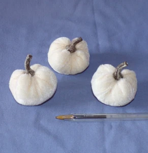 Miniature Dollhouse Halloween Fall Harvest Figurine Pumpkin Lot 2 Plush Cloth - Picture 1 of 1