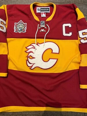 Camiseta deportiva de hockey clásica Reebok Calgary Flames Mark Giordano #5 2011 NHL Heritage L Foto 1 de 4