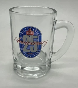 Vaso de tiro del 25 aniversario del fútbol profesional 1988 Salón de la Fama con mango - Imagen 1 de 5