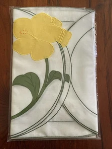 Vintage Fabric Applique Yellow Hibiscus Oval Placemat and Napkin Set for 4 - Picture 1 of 7