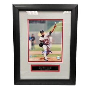 Foto enmarcada autografiada de Johan Santana 2004 Cy Young Award Minnesota Twins - Imagen 1 de 1