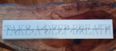 Letrero vintage de madera para decoración del hogar envejecido respira hondo de Danialson Designs Foto 1 de 4