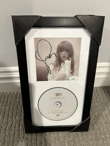 Taylor Swift signed Tortured Poets CD Insert JSA zertifiziert Autogramm gerahmt Auto - Bild 1 von 5