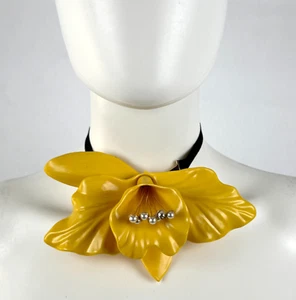 Gucci Auth Yellow Pearls GG Gold Tone Resin Flower Black Tie Choker Necklace - Picture 1 of 12
