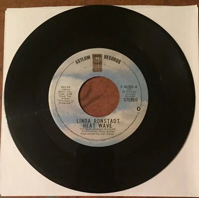 Linda Ronstadt Heat Wave/ Love Is A Rose 45 Rpm 7” Vinyl Foto 1 de 3