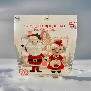 Needle Creations Santa & Mrs. Claus Complete Crochet Kit - Foto 1 di 3