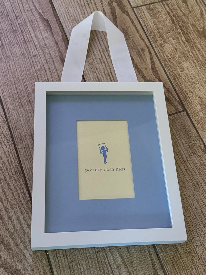 Cinta para marco de fotos Pottery Barn Kids Gallery colgar blanca, azul mate 4x6 8x10 nueva en caja Foto 1 de 4