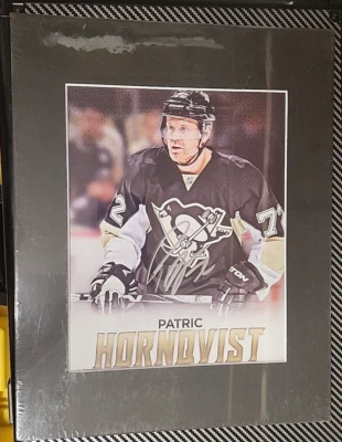 PATRIC HORNQVIST AUTO SIGNED PHOTO MATTED & SHRINK WRAPPED PITTSBURGH PENGUINS - Image 1 of 3