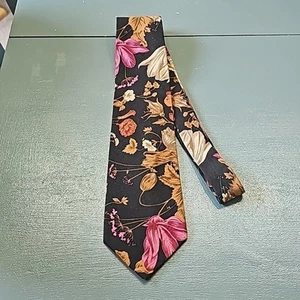 GANTMENS TIE. Floral design. Good used condition. - Picture 1 of 5