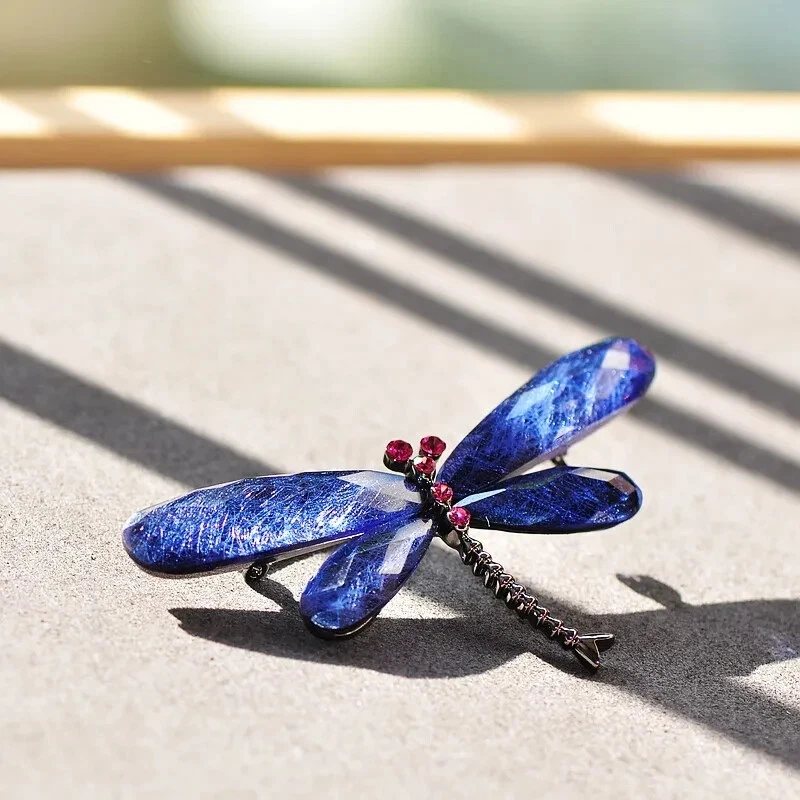 VINTAGE INSPIRED ANTIQUE SILVER STATEMENT BLUE RESIN DRAGONFLY  BROOCH — 第 1/1 张图片