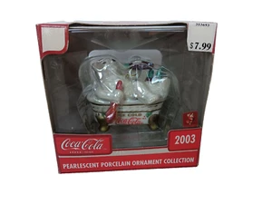 COCA-COLA 2003 Perlglanz Porzellan Cola trinken Eisbär Badewanne Ornament - Bild 1 von 8