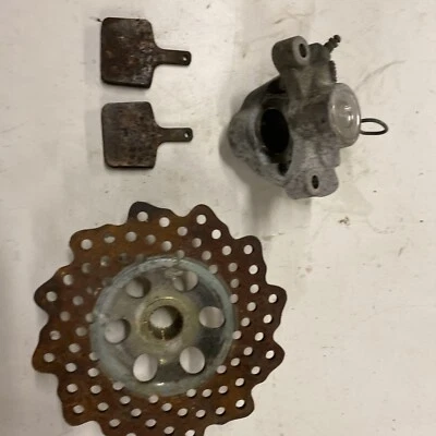 Polaris IQ RMK 800 2009 pinza de freno Dragon, pastillas de freno, rotor de freno bueno Foto 1 de 4