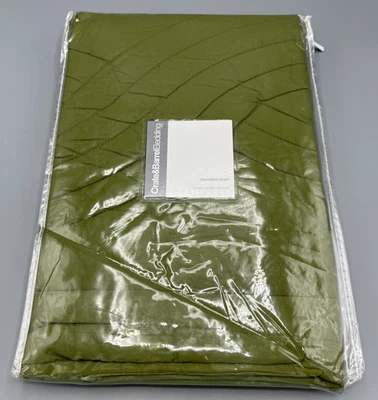 Almohada estándar Crate & Barrel Corva Oliva Sham 20" x 26" verde Foto 1 de 4