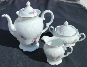 Vtg ROYAL KENT Poland "RKT3" TEA POT CREAMER & SUGAR Floral, Extra Blue Flowers - Picture 1 of 8