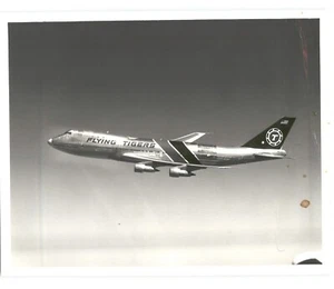 Flying Tigers BOEING 747 JET Freighter In Flight AVIATION 1975 Press Photo - Picture 1 of 2