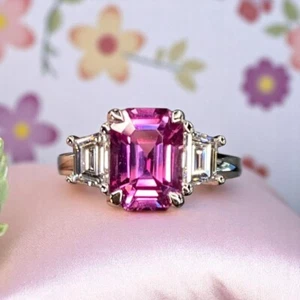 Anillo de boda de diamantes de 3,50 quilates de zafiro rosa cultivado en laboratorio talla esmeralda de oro blanco de 14 quilates - Imagen 1 de 13