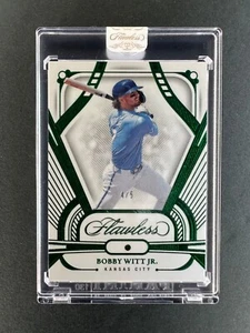 2024 Panini Baseball Perfetto Bobby Witt Jr. Gemma Smeraldo /5 - Foto 1 di 2