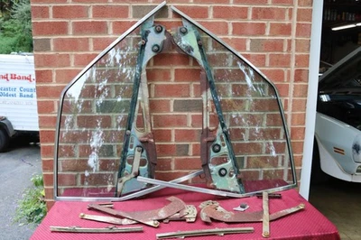 70 71 72 DATSUN 240Z SERIE 1 PUERTA REGULADORES Y MARCOS CRISTAL Foto 1 de 4