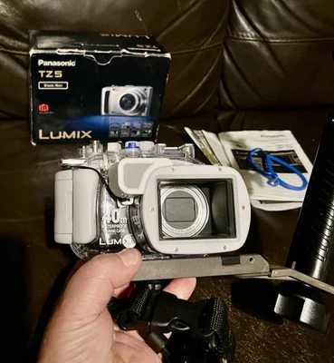 Panasonic lumix DMC TZ5 - Image 1 of 4