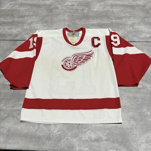 Vintage Steve Yzerman Detroit Red Wings Jersey Men's Medium CCM White SEWN* - Picture 1 of 16