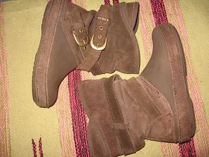 TODDLER GIRLS 10 CROCS BROWN SUEDE SLOUCH HARNESS SNOW WINTER BOOTS - Picture 1 of 3