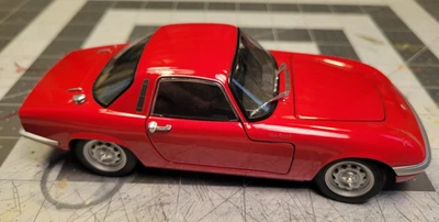 Welly 1:24 Diecast Car 1965 Lotus Elan Red - Image 1 of 4