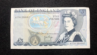 Five Pounds L5 Bank of England Duke of Wellington 1769-1852 Serial AT74 250057 - Image 1 of 4