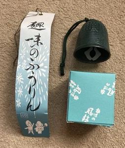 Kleine japanische Gusseisen Glocke Windspiel Hängeglocke in Box Top Zustand - Bild 1 von 15
