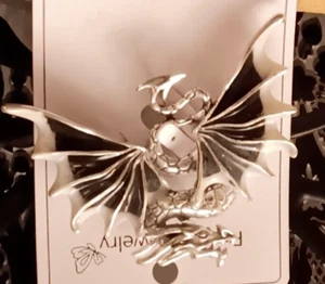 Schwarz Silberfarbene Brosche Fliegender Drache Damen Unisex emailliert Metall Anstecknadel - Bild 1 von 1