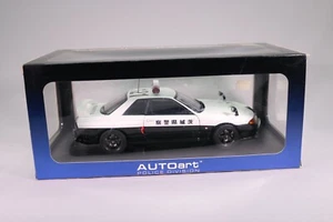 LE189 AUTOART 77363 Voiture 1/18 Nissan Skyline GT-R (R32) police car N° 121 EDL - Bild 1 von 7