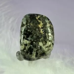 Sehr seltener großer Astrophyllit und Aegerin Kristall Trommelstein 23g SN56452 - Bild 1 von 4