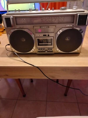 radio Crown, Vintage anni 80, con cassetta audio, casse audio da 30 watt - Immagine 1 di 4