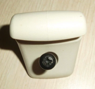 MAZDA TRIBUTE/FORD ESCAPE 2007-09 CLIP PARA PARASOL (1) BEIGE CON TORNILLO NEGRO ¡¡FABRICANTE ORIGINAL!!! Foto 1 de 4