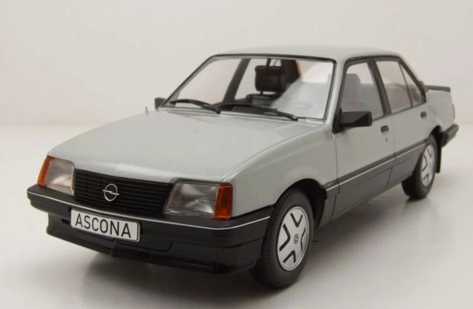 MODELCAR - Voiture de 1981 couleur grise - OPEL Ascona C SR - 1/18 - MOD18460 - Photo 1/4