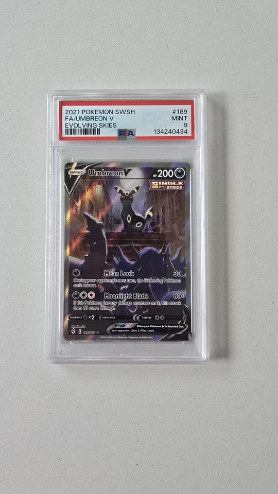 Umbreon V (Alternate Full Art) 189/203 SWSH07: Evolving Skies Holo - Image 1 of 1