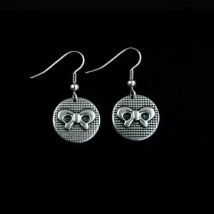 Verspielte Schleifen Ohrringe Antik Silber, Rund, Prägung Schleife, Kinder Schmu - Picture 1 of 2