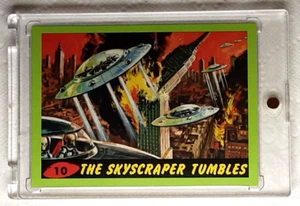 2012 Mars Attack's Heritage Green Parallel Card 10 THE SKYSCRAPER TUMBLES. - Picture 1 of 3
