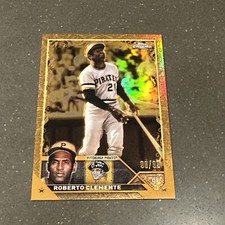 2023 Topps Chrome Gilded Collection Roberto Clemente Gold Etch Refractor /99